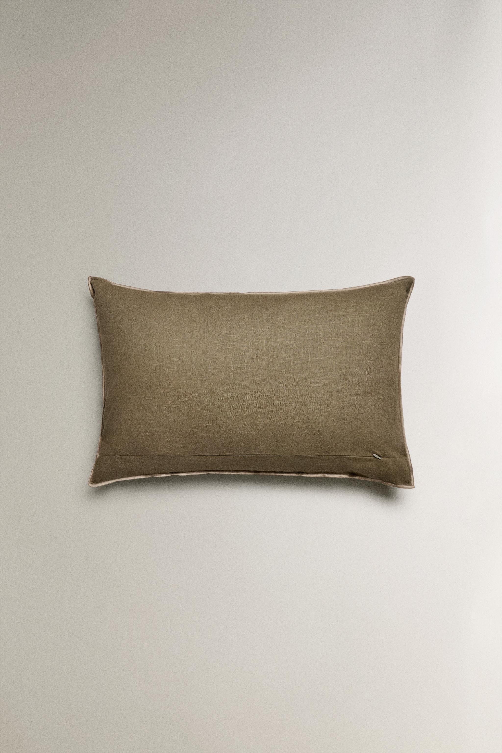 LINEN CUSHION COVER WITH OVERLOCK